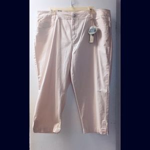 🌟 Blush-Cotton Capri with Side Slit